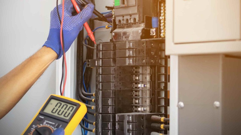 Why Hiring a Licensed Electrician Saves You Money Long Term