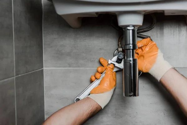 Essential Tips for Managing a Plumbing Emergency in the First Hour